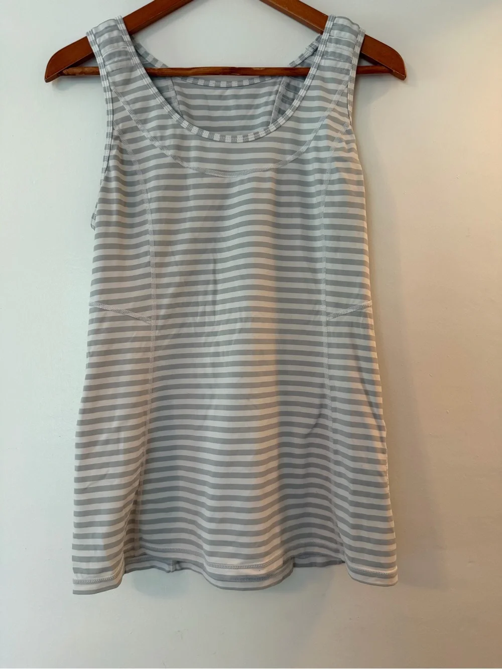 Lululemon Run Stay On Course Tank Size 10 Gray White Stripe Pleated Running Top